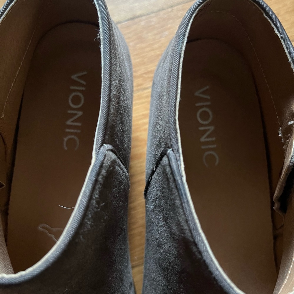 Vionic boots - Picture 4 of 4